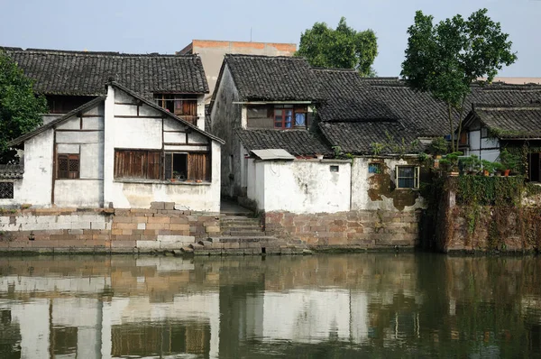 White Asian Designed Buildings Lining Water Canals Xinshi Town Huzhou — 스톡 사진