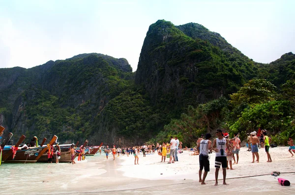 Tourists Christmas Day Visiting Tropical Phi Phi Ley Island Coast — Stock Photo, Image