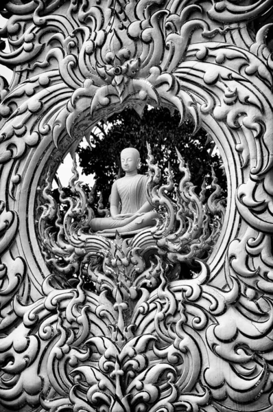 Immagine Bianco Nero Una Statua Bianca Buddha Tailandese Wat Rong — Foto Stock