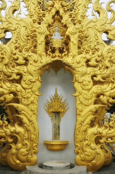 Cement Pedestal Surrounded Thai Buddhist Designed Architectural Detials Wat Rong — 스톡 사진