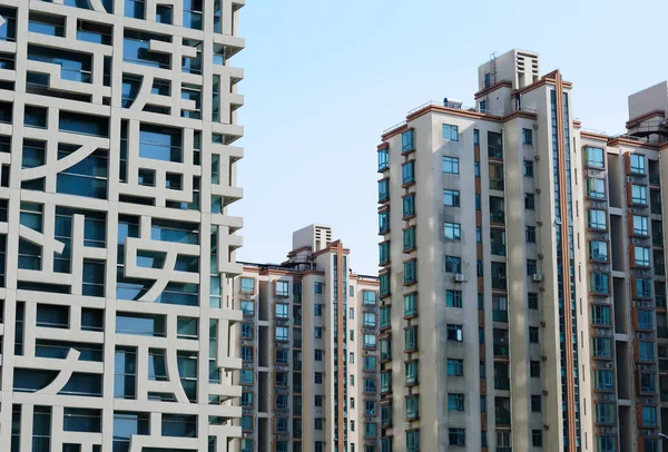 Şangay 'da Huamu Yolu yakınlarındaki Pudong Yeni Apartman Binaları..  