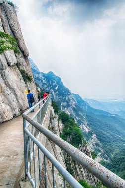 16 Ağustos 2015. Mount Song, Çin. Sanhuang kalası, Çin 'in Henan Eyaleti' ndeki Song Dağı 'nın yamacına kadar emniyete alındı..