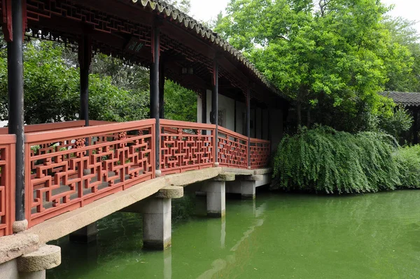Puente Estilo Asiático Sobre Agua Verde Tongli Pearl Pagoda Ciudad — Foto de Stock