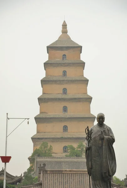 Monk Xuanzang Staty Tangdynastin Nära Den Stora Vilda Gås Pagoda — Stockfoto