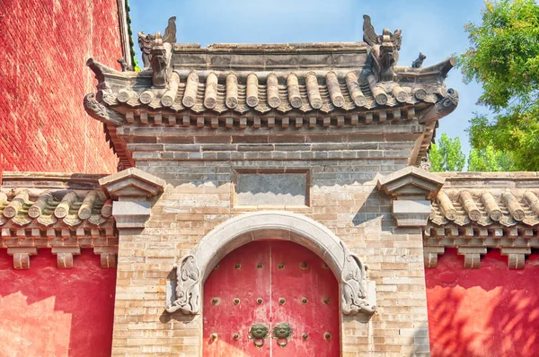 Une Porte Architecture Chinoise Menant Temple Shaolin Dans Ville Dengfeng — Photo