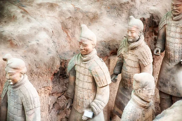  İmparator Qin Shi Huang 'ın terracotta savaşçıları Lintong, Xian, Shaanxi Eyaleti' ndeki en büyük arkeolojik alanda veya çukurda. Çince 'de Bng M Yng olarak bilinirler..