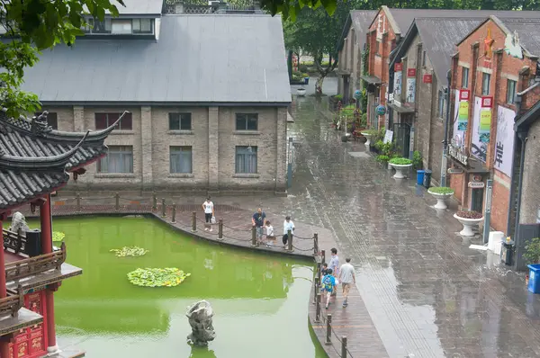 Zhenjiang China Agosto 2017 Turistas Chinos Caminando Dentro Zona Histórica —  Fotos de Stock