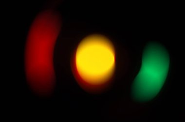 Kırmızı ışık, sarı ışık, yeşil ışık arka plan bulanıklığı.