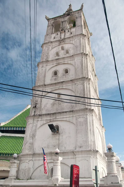 Edifícios Que Revestem Rio Melaka Cidade Malaca Malásia Dia Ensolarado — Fotografia de Stock