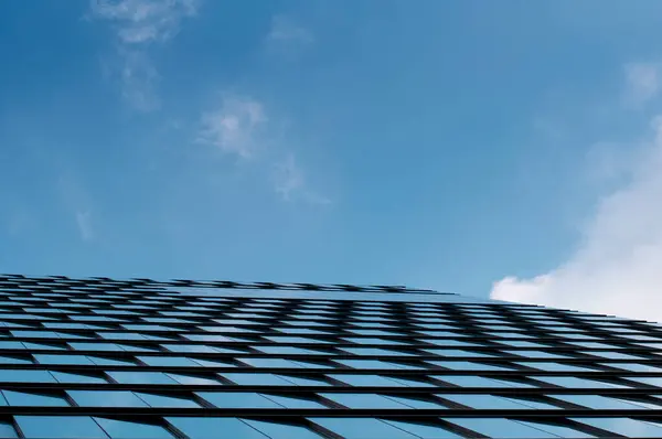 Abstract Image Modern Skyscraper Windows Blue Sky White Clouds Blue — Stock Photo, Image