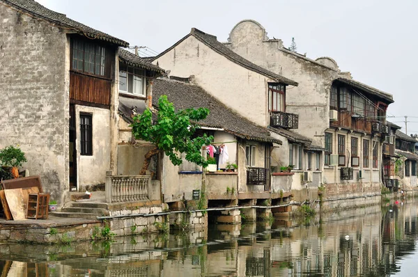 Bâtiments Altérés Architecture Traditionnelle Chinoise Bordant Principal Canal Eau Ville — Photo