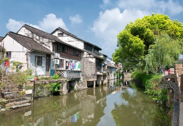 Byggnader Och Vattenkanaler Fengjing Town Shanghai Kina Solig Blå Himmel — Stockfoto