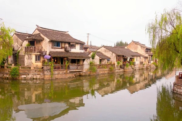 Buildings Water Canals Fengjing Town Shanghai China Overcast Day Chinese —  Fotos de Stock