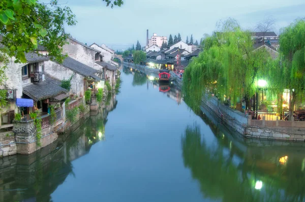 Los Edificios Canales Agua Fengjing Town Shanghai China Atardecer —  Fotos de Stock