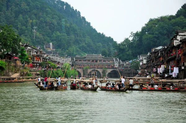 Settembre 2015 Fenghuang Cina Famoso Punto Riferimento Hongqiao Barche Cinesi — Foto Stock