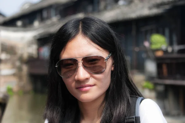 Chinese Woman Blurred Building Background Water Canal Winthin Tongxiang Wuzhen — 스톡 사진