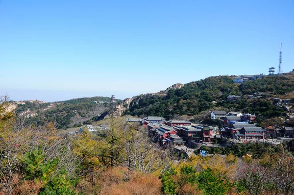 Many Tourists Walking Hotels Confucius Temple Top Mount Tai Taishan 로열티 프리 스톡 이미지