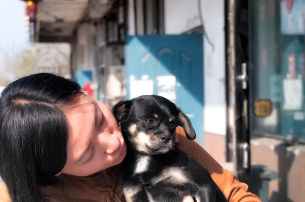 Happy Chinese Woman Holding Kissing Small Dog City Zhaodong Heilongjiang — Stockfoto