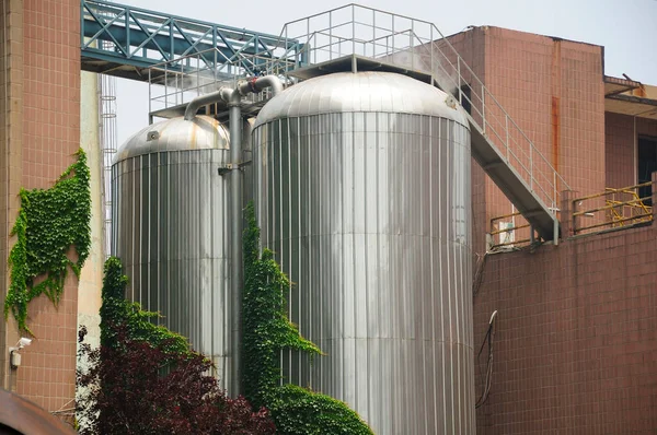 Grandes Destiladores Exterior Fábrica Cerveza Tsing Tao Qingdao China — Foto de Stock