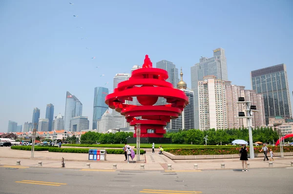 Junio 2016 Qingdao China Turistas Chinos Alrededor Del Hito Escultura — Foto de Stock