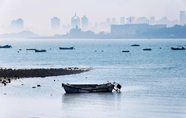 Various Small Boats Moored Offshore Fushan Bay Hazy View City — 스톡 사진