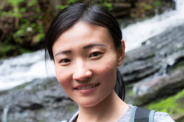 Smiling Chinese Woman Blurred Waterfall Background Falls Village Connecticut New — 图库照片