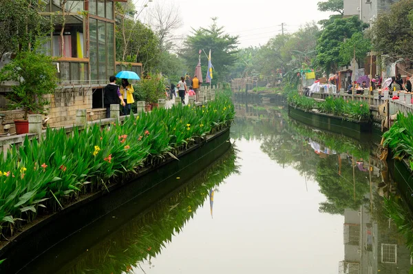 March 2017 Guangzhou China Chinese Visitors Walking Water Canal Huangpu — 图库照片