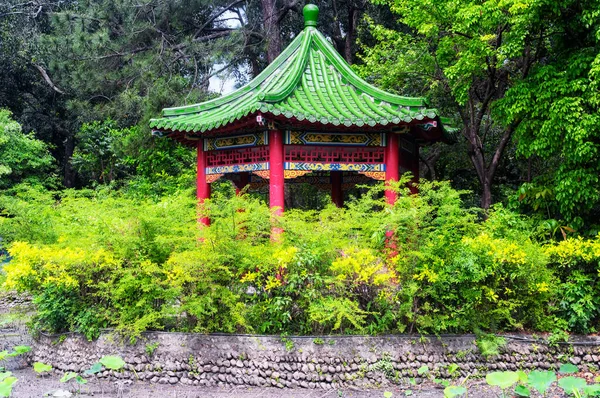 Китайский Дизайн Беседки Окружен Растениями Деревьями Ботанических Садах Тайбэя Тайваня — стоковое фото