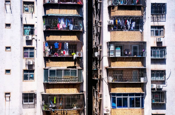 Zoom Sur Photo Des Immeubles Appartements Lessive Suspendue Dans Quartier — Photo