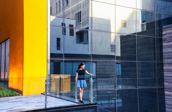 Chinese Woman Wearing Skirt Looking Out Balcony Mall Shenzhen China — Photo