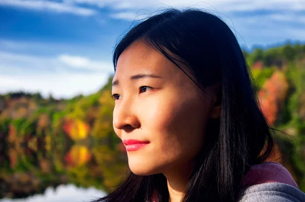 Beautiful Chinese Woman Looking Morning Sunlight Autumn Burr Pond State — 스톡 사진