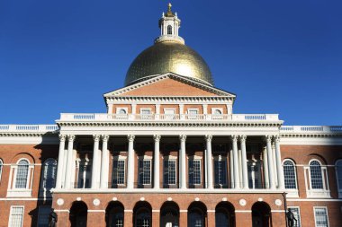 Boston Avam Kamarası 'ndaki Massachusetts Eyalet Binası. Sabah güneşinde..