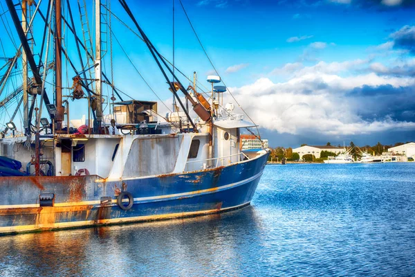Втомлений Рибальський Човен Пристикований Внутрішній Гавані Бухти Леві Гіанніс Массачусетс — стокове фото