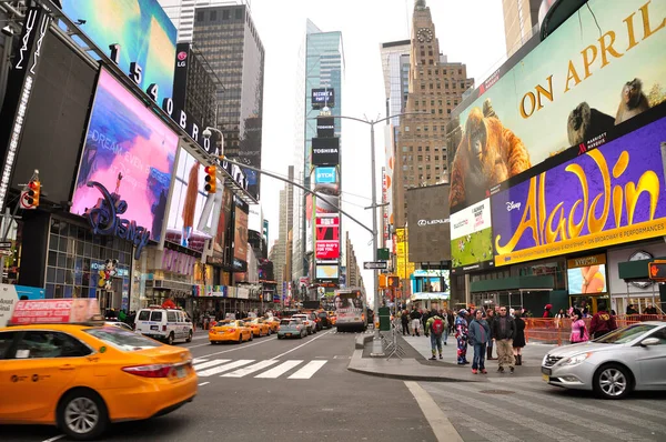 Times Square New York City New York March 2016 Busy — kuvapankkivalokuva