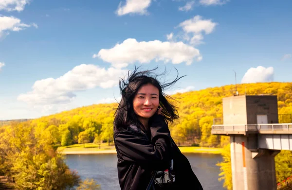 Chinese Woman Her Hair Blowing Out Control Lake Side Hop — 스톡 사진