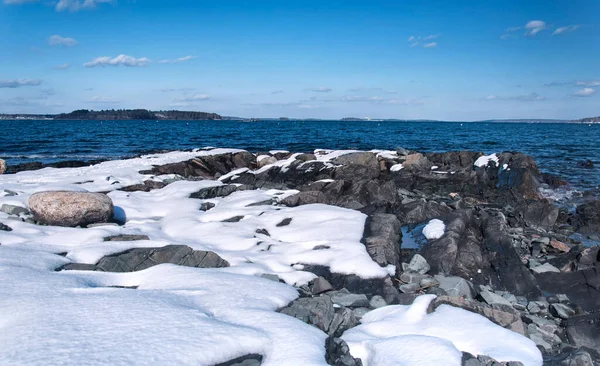 Snow Covered Rocks Waters Edge Casco Bay Fish Point Fort — 스톡 사진