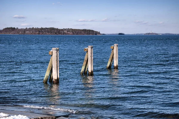 Houten Pilaren Casco Baai Buurt Van Het Oosten Einde Boot — Stockfoto