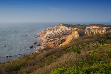 Martha 's Vineyard' da güneş batarken Aquinnah Massachusetts 'in ünlü uçurumları.