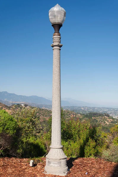 Arkasında Los Angeles Manzarası Olan Griffith Gözlemevi Nde Bir Lamba — Stok fotoğraf