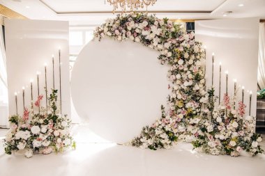 White floral backdrop for photo shoots with purple flowers 