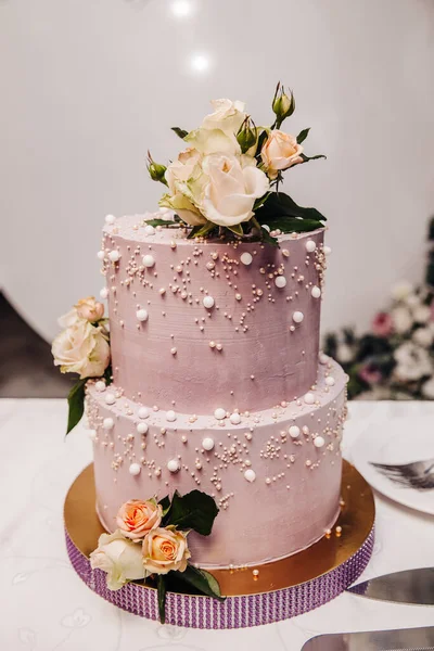 Bolo Casamento Roxo Com Flores — Fotografia de Stock