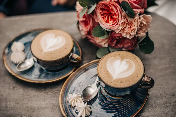 Coffee Beautiful Cups Foam Hearts Flowers Valentine Day Background — стоковое фото