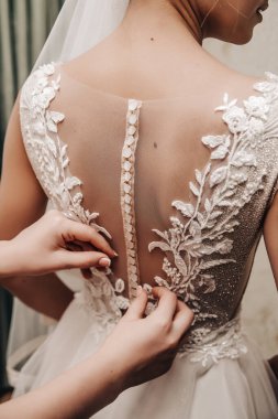 Atölyeler için dantel işlemeli kumaşlar. Gelinlik yapıyorum. 