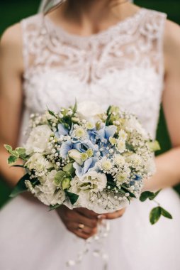 Atölyeler için dantel işlemeli kumaşlar. Gelinlik yapıyorum. 