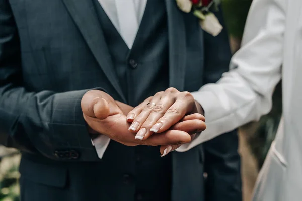 Mãos Mulher Com Bela Manicura — Fotografia de Stock