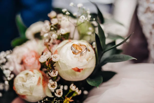 Mooi Luxe Boeket Met Een Verscheidenheid Aan Bloemen — Stockfoto