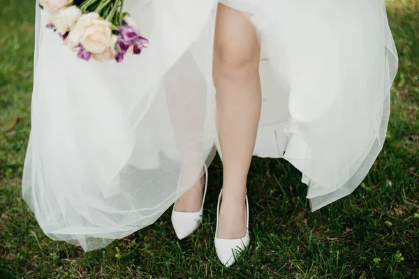 Slanke Vrouwelijke Benen Schoenen — Stockfoto