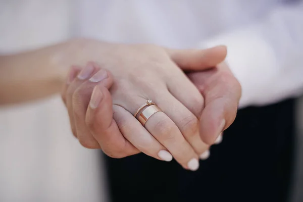 Hands Lovers Wedding Rings — Foto de Stock