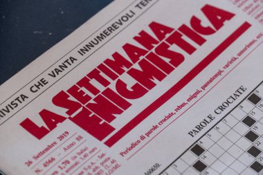 Roma, İtalya - 28 Eylül 2019: La Settimana Enigmistica, haftalık İtalyanca kelime bulmacası ve kelime arama dergisi