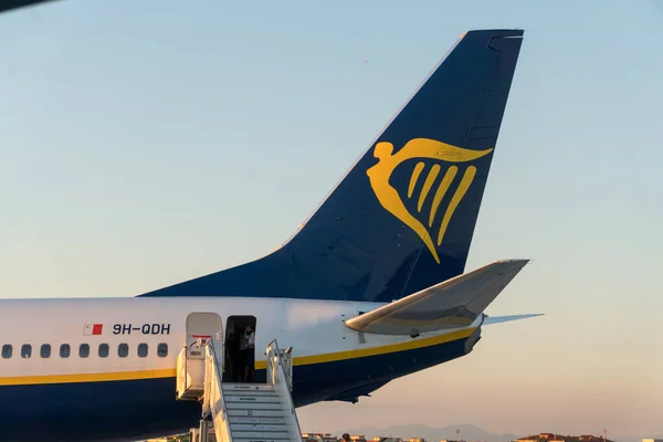 ローマ イタリア 2020年9月5日 空港滑走路上のRyanair航空機 Ryanair Ltd はアイルランドの格安航空会社で ダブリンとロンドンに拠点を置いています — ストック写真